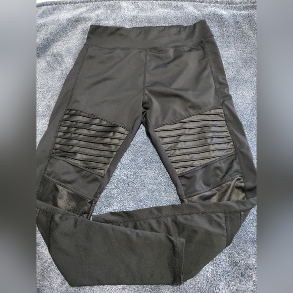 Black Athletic Leggings with Mesh Panels - Picture 3 of 7